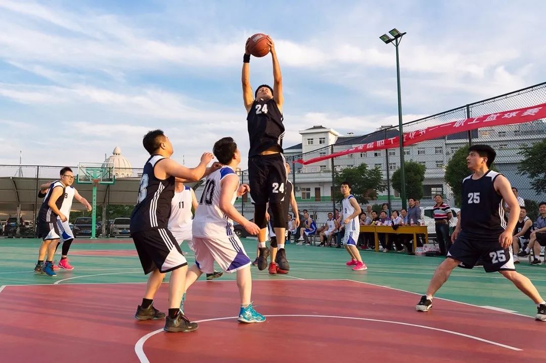 视频-新浪3x3篮球重庆站 “校园3+1”2v3强势进球 - 体育 - 海外网